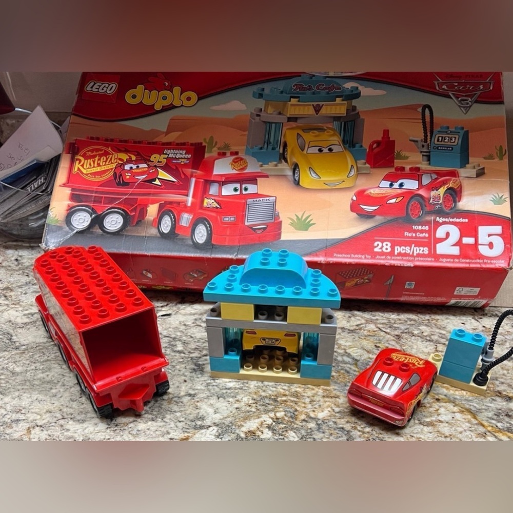 Lego Duplo: Cars Flo’s Cafe 10846